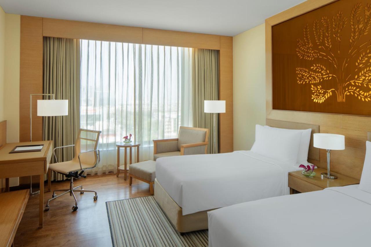 Radisson Blu Hotel New Delhi Dwarka Εξωτερικό φωτογραφία