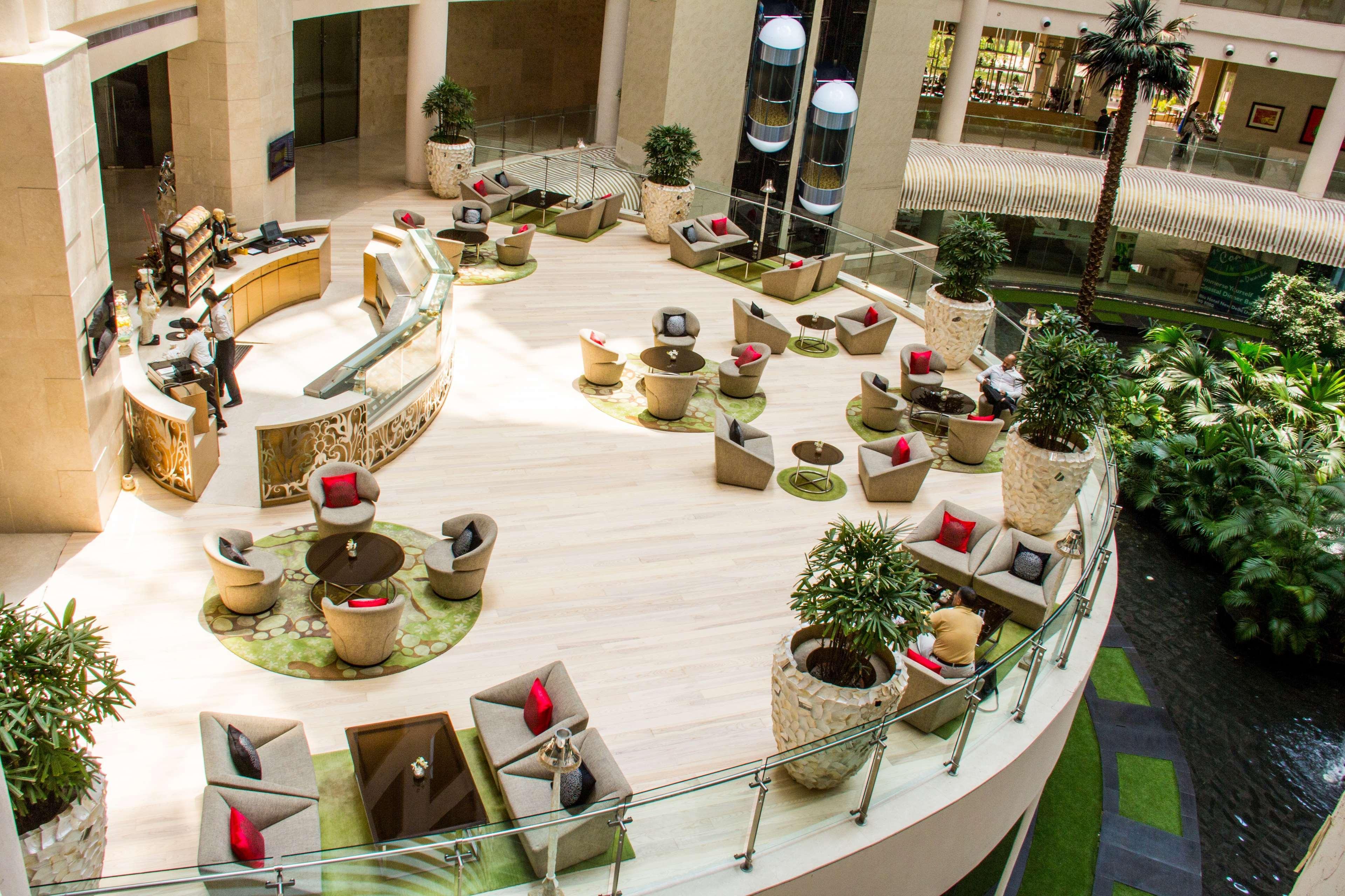 Radisson Blu Hotel New Delhi Dwarka Εξωτερικό φωτογραφία The lobby of the hotel