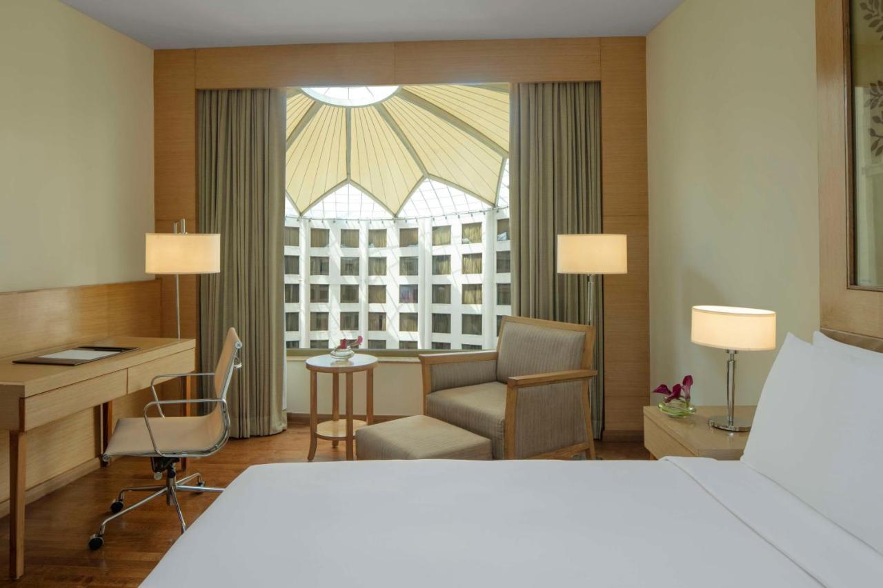 Radisson Blu Hotel New Delhi Dwarka Εξωτερικό φωτογραφία A room at the hotel