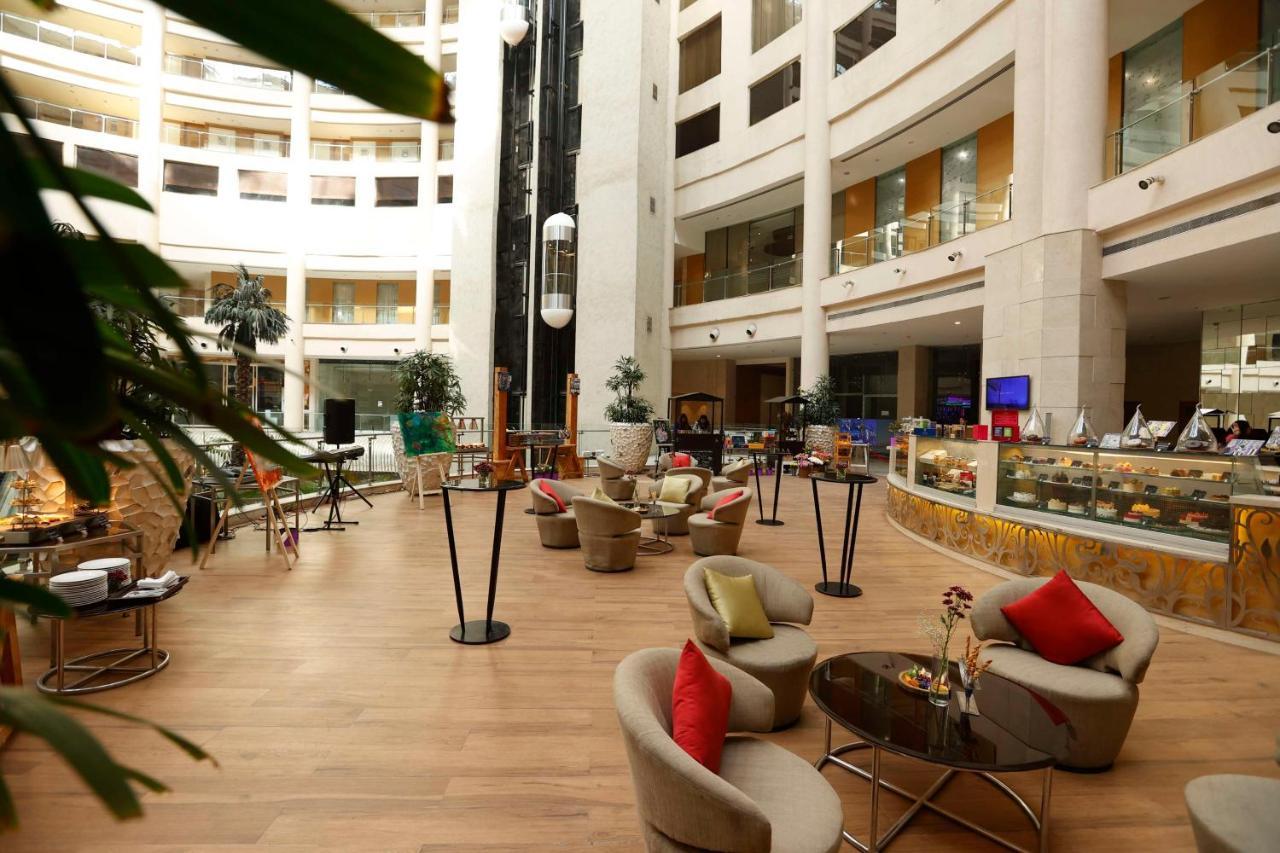 Radisson Blu Hotel New Delhi Dwarka Εξωτερικό φωτογραφία The lobby of the hotel