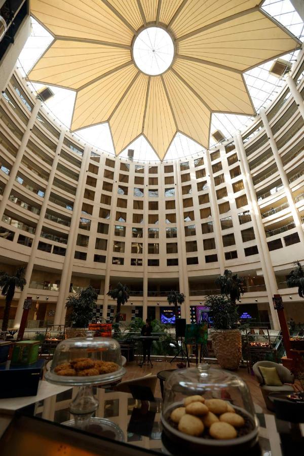 Radisson Blu Hotel New Delhi Dwarka Εξωτερικό φωτογραφία The interior of the hotel