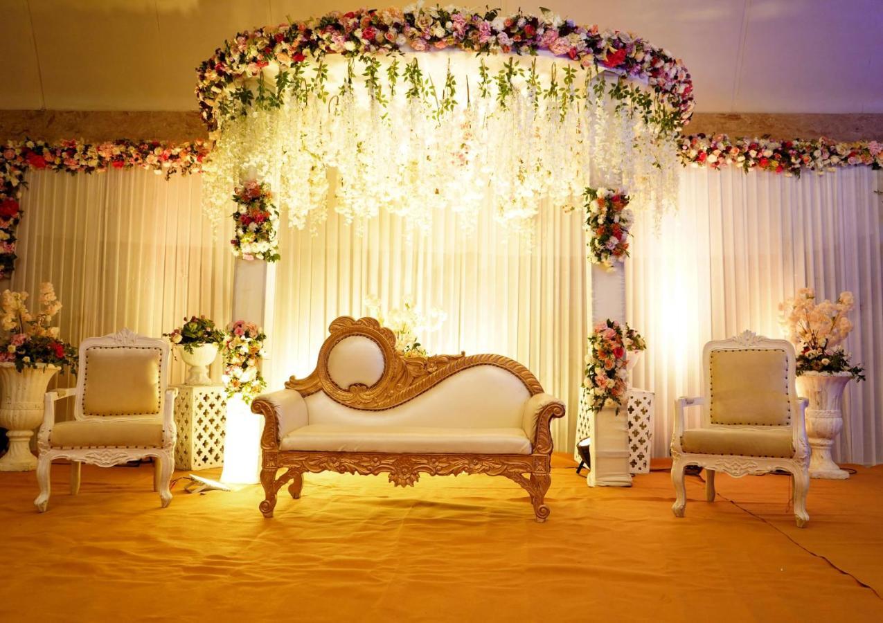 Radisson Blu Hotel New Delhi Dwarka Εξωτερικό φωτογραφία A modern Malay wedding reception