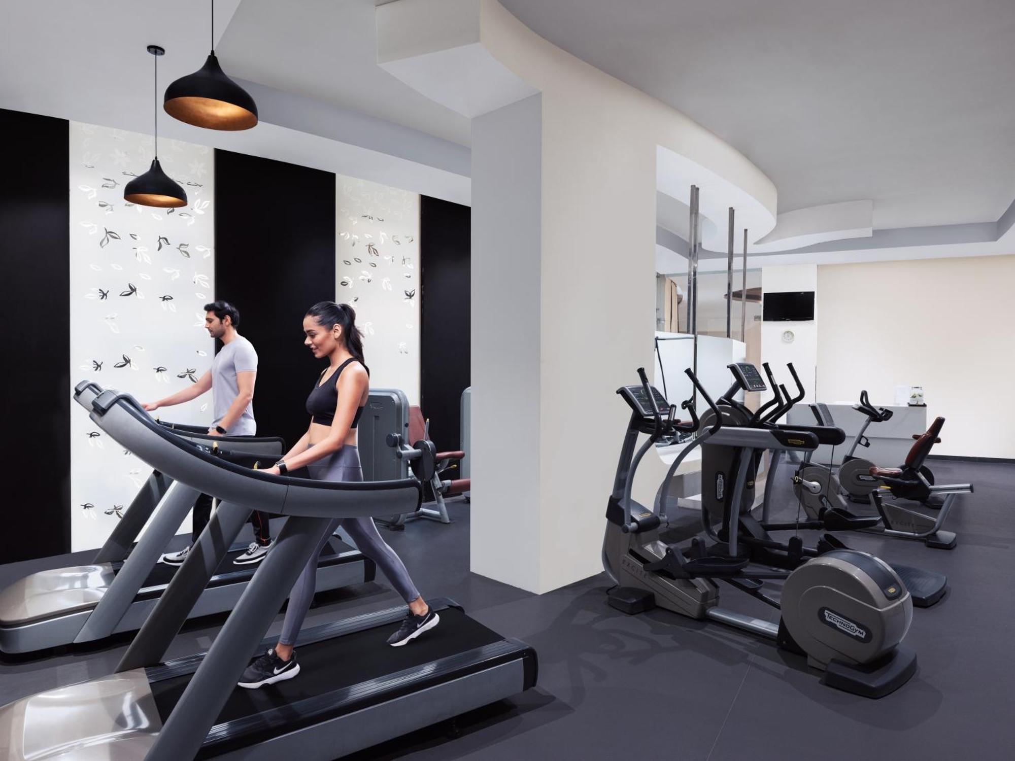 Radisson Blu Hotel New Delhi Dwarka Εξωτερικό φωτογραφία The gym at the hotel