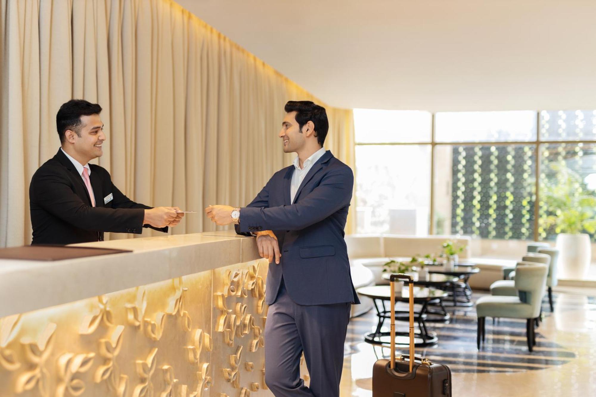 Radisson Blu Hotel New Delhi Dwarka Εξωτερικό φωτογραφία A guest checking in at a hotel