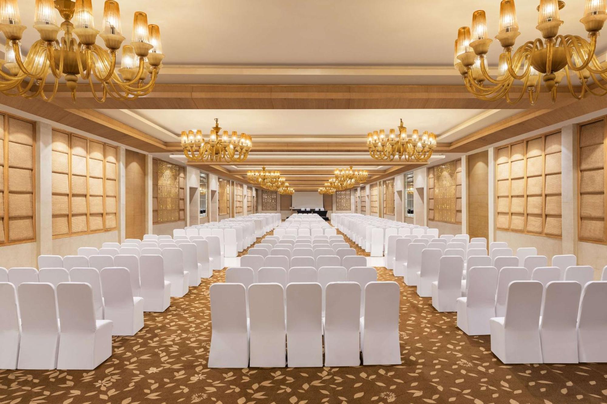 Radisson Blu Hotel New Delhi Dwarka Εξωτερικό φωτογραφία The Royal Hall