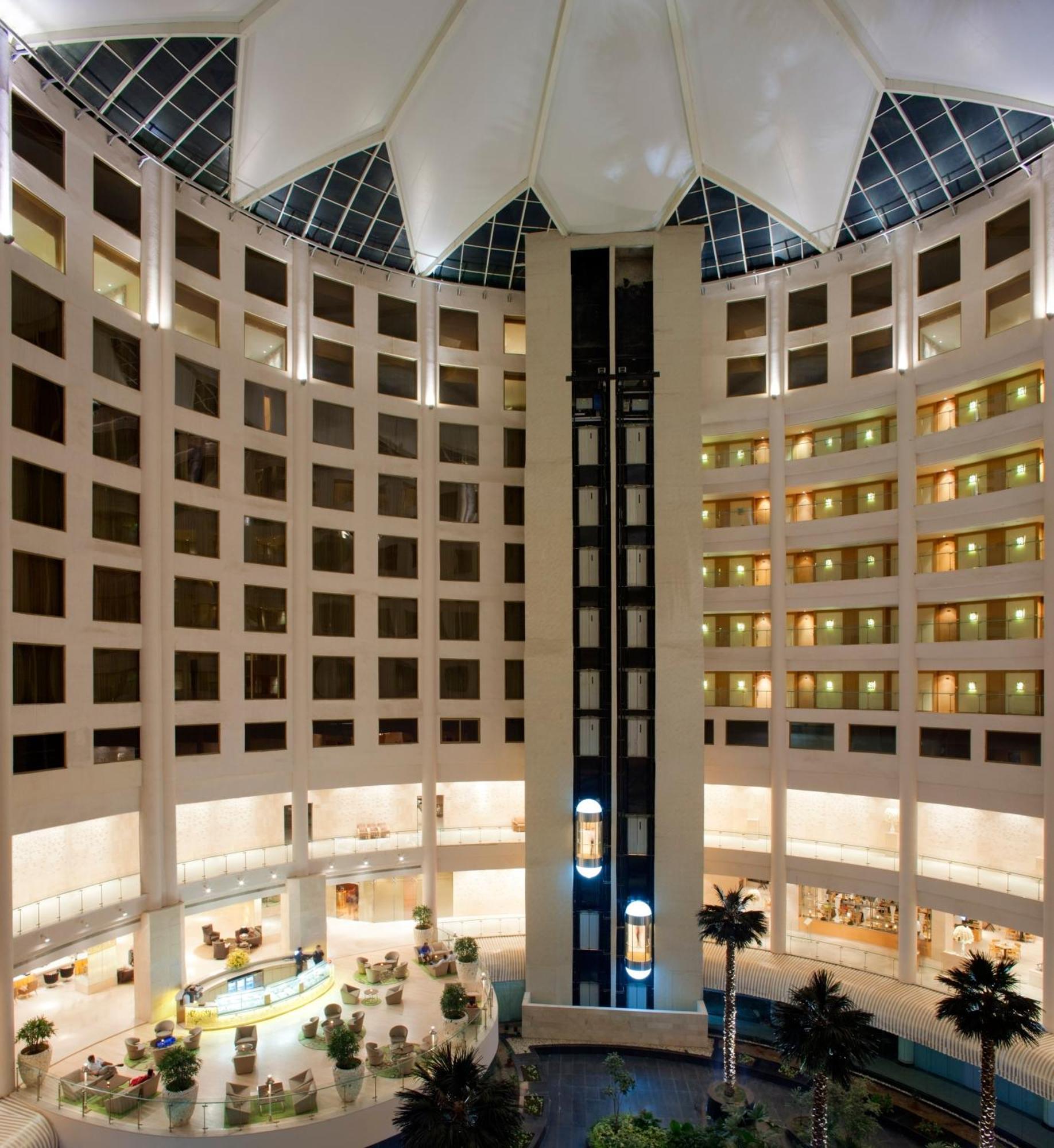 Radisson Blu Hotel New Delhi Dwarka Εξωτερικό φωτογραφία The interior of the hotel