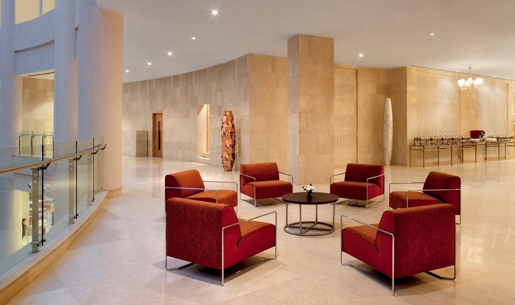 Radisson Blu Hotel New Delhi Dwarka Εξωτερικό φωτογραφία The interior of the hotel